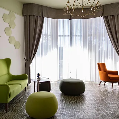 Grand Hotel