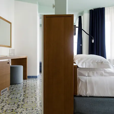 Grand 4*