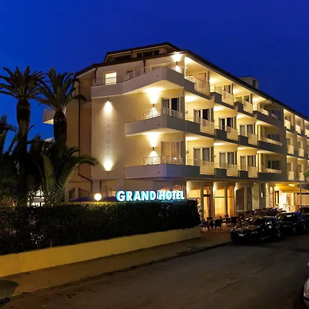 מלון Grand 4*