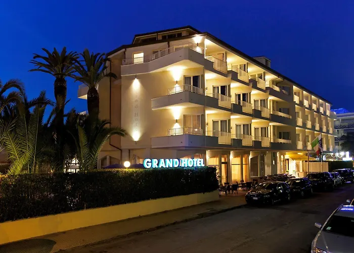 Hotell Grand 4*
